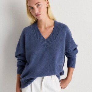 Brand New! Quince Mongolian Cashmere Oversized V-Neck Sweater in Blue